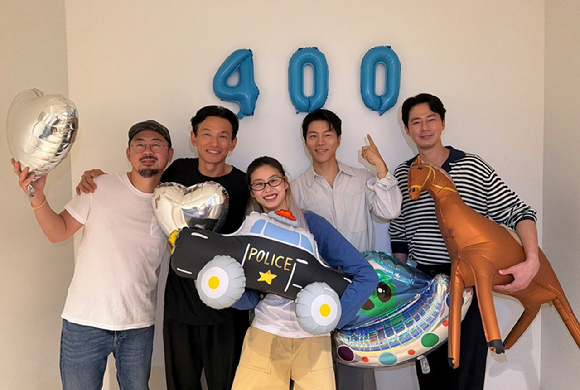 '호프' 400만 관객 돌파 인증샷 [사진=플러스엠]