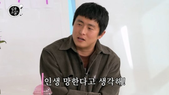 '2023 MBC 연예대상' 대상 수상자인 웹툰작가 겸 방송인 기안84가 지난 2일 유튜브 채널 '테오'에 올라온 웹 예능 '살롱드립 시즌2' 22회에 출연해 근황과 다짐을 이야기했다. [사진=유튜브 채널 '테오']