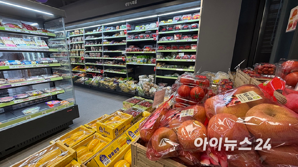 25일 서울 마포구 CU 스마트 그로서리 2호점에 과일 등 식품이 놓여있다. [사진=진광찬 기자]