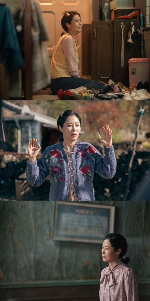 배우 문소리가 넷플릭스 시리즈 '폭싹 속았수다'에서 열연하고 있다. [사진=넷플릭스]