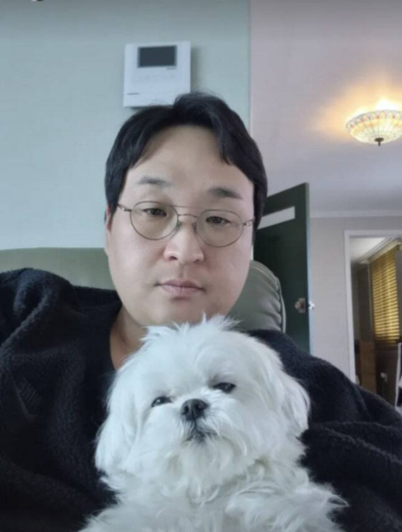 구성환과 반려견 꽃분이 [사진=구성환 SNS]