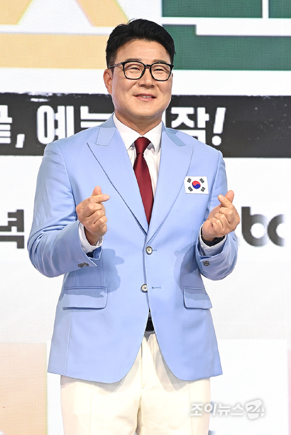 전 테니스 선수 이형택이 14일 서울 여의도 페어몬트 앰배서더 서울에서 열린 JTBC 신규 예능 '예스맨' 제작발표회에서 포즈를 취하고 있다. [사진=곽영래 기자]