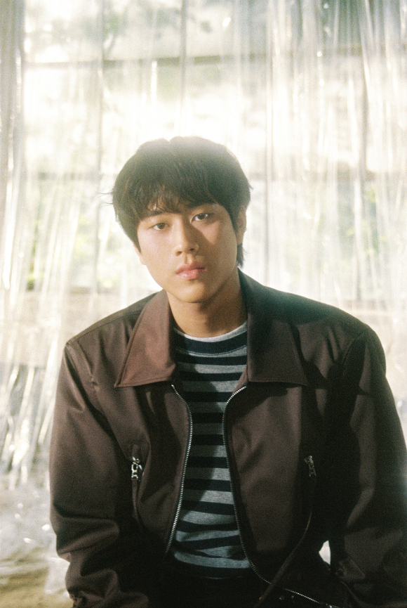 이무진, 가수 넘어 프로듀서 영역 확장…다비치·빅나티·이창섭 신곡 참여