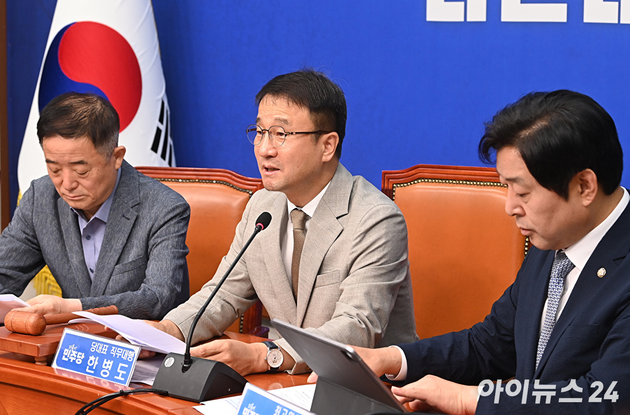 한병도 더불어민주당 당대표 직무대행 겸 원내대표가 27일 서울 여의도 국회에서 열린 최고위원회의에서 발언하고 있다. [사진=곽영래 기자]
