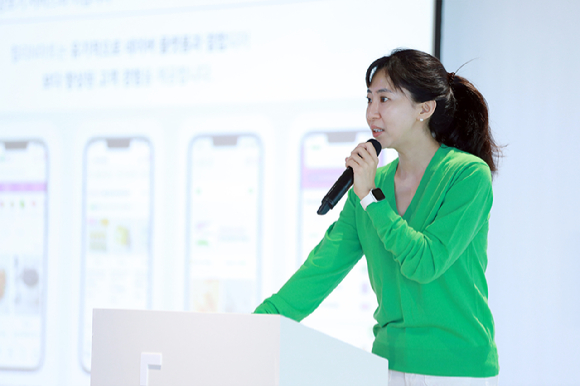 9일 서울 종로구 네이버스퀘어 종로에서 열린 '네이버 커머스 밋업' 기자 간담회에서 김슬아 컬리 대표가 발표하고 있다.