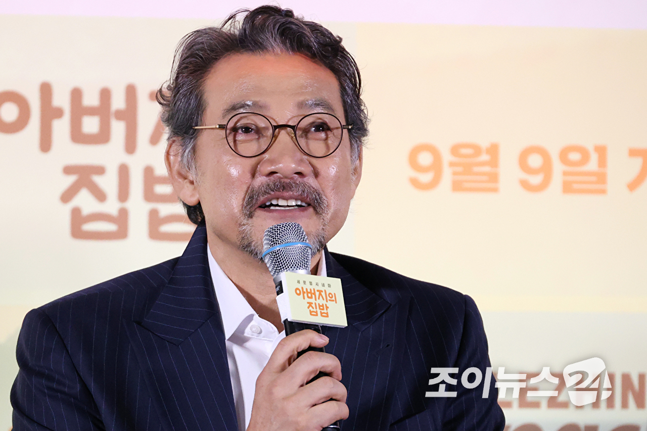 배우 정진영이 3일 오후 서울 송파구 롯데시네마 월드타워점에서 진행된 영화 '아버지의 집밥'(감독 이준익) 언론시사회에 참석해 소감을 말하고 있다. [사진=문수지 기자]