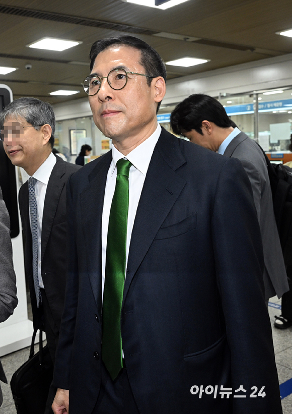 조현문 전 효성그룹 부사장이 21일 오전 서울 서초구 서울중앙지방법원에서 열린 '강요미수 혐의' 18차 공판에 출석하고 있다. [사진=사진공동취재단 ]