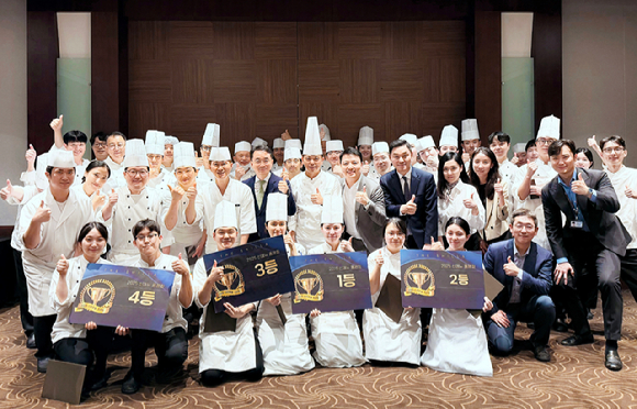 시즌 신메뉴 경진대회 참가자 기념 사진. [사진=서울신라호텔]