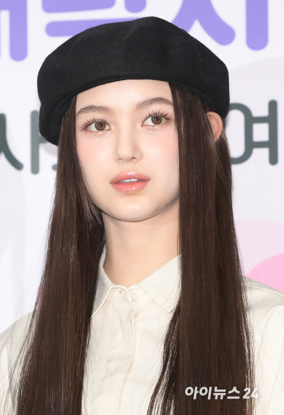 그룹 뉴진스가 16일 오전 서울특별시청에서 열린 서울홍보대사 감사패 수여 및 위촉식에 참석하고 있다. [사진=정소희 기자]
