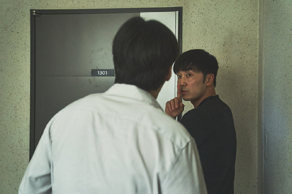 배우 강하늘이 넷플릭스 영화 '84제곱미터'에서 열연하고 있다. [사진=넷플릭스]