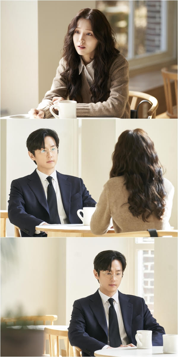 '오랫동안 당신을 기다렸습니다' 김지은과 권율의 냉랭한 눈빛, 싸늘한 분위기가 포착됐다. [사진=ENA]