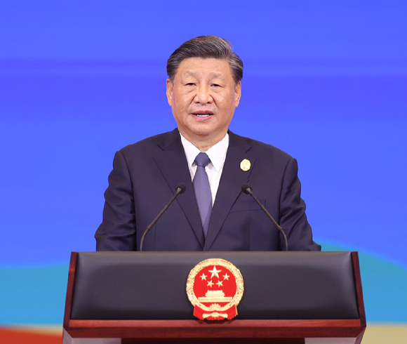 시진핑 중국 국가주석이 17일 중국 베이징의 인민대회당에서 열린 제3차 일대일로 포럼 환영 만찬에서 환영사를 하고 있다. [사진=뉴시스]