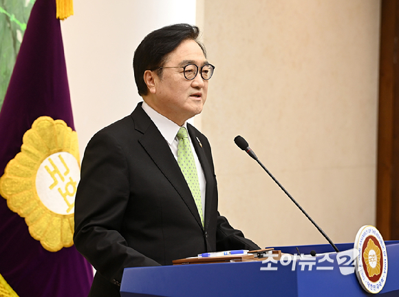 우원식 국회의장이 10일 서울 여의도 국회에서 개헌 관련 긴급 기자회견을 하고 있다. [사진=곽영래 기자]