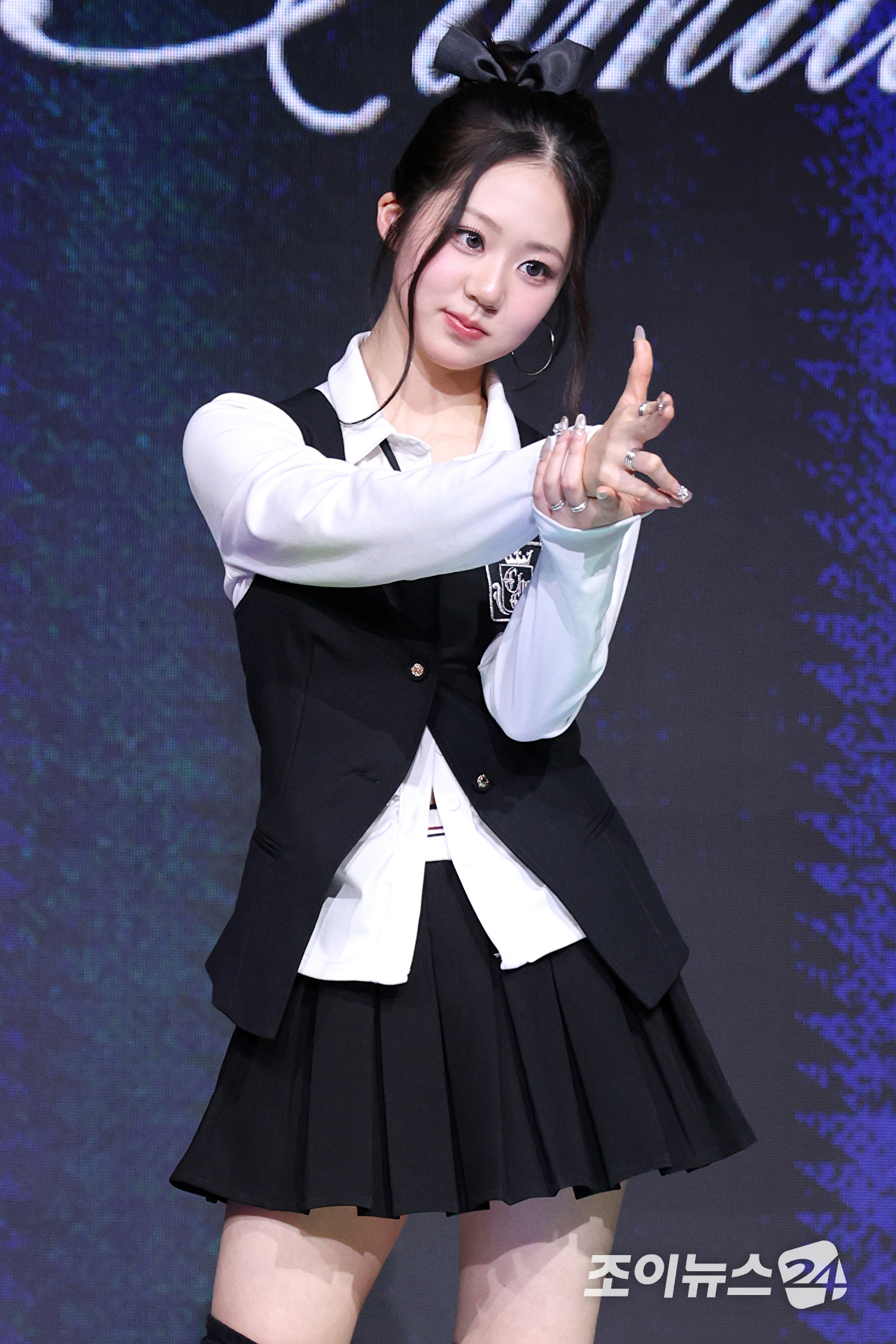 그룹 초코2(ChoCo2) 윤지가 24일 오후 서울 마포구 상암동 쇼킹케이팝센터에서 열린 초코엔터테인먼트 첫 패밀리 앨범 '초코 라 파밀리아(ChoCo La Familia)' 발매 기념 쇼케이스에 참석해 포즈를 취하고 있다. [사진=문수지 기자]