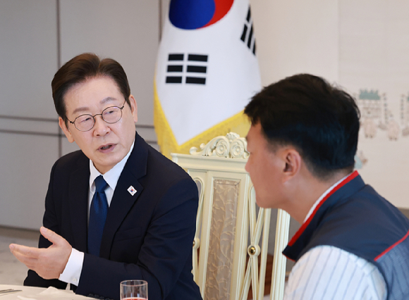 이재명 대통령이 4일 서울 용산 대통령실 청사에서 열린 양대노총 위원장과의 오찬 간담회에 참석해 발언하고 있다. 2025.9.4 [사진=연합뉴스]