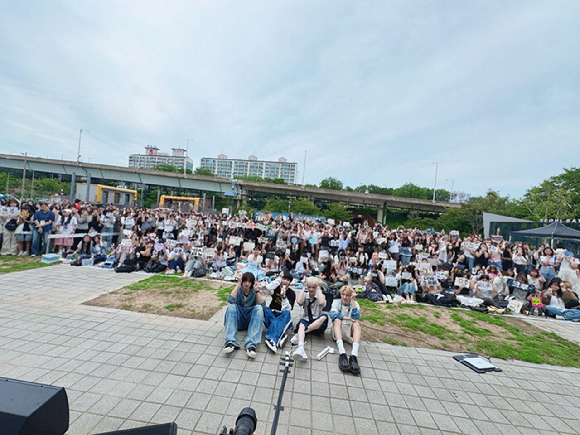 AxMxP 단체 이미지. [사진=FNC엔터테인먼트]