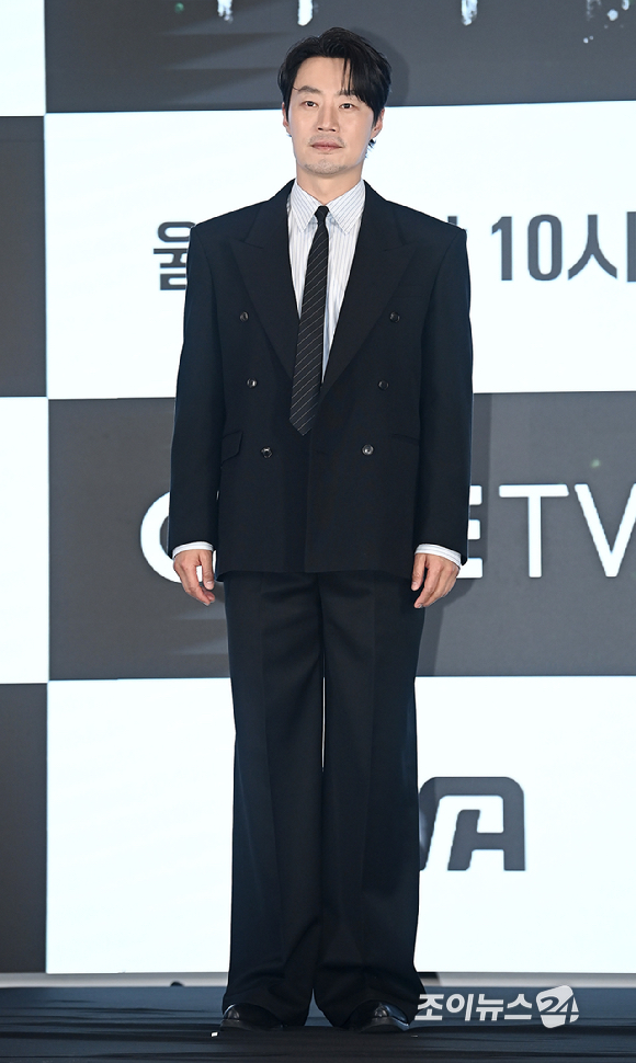 배우 이희준이 13일 서울 구로구 더 세인트에서 열린 ENA 새 월화 '허수아비' 제작발표회에서 포토타임을 갖고 있다. [사진=곽영래 기자]