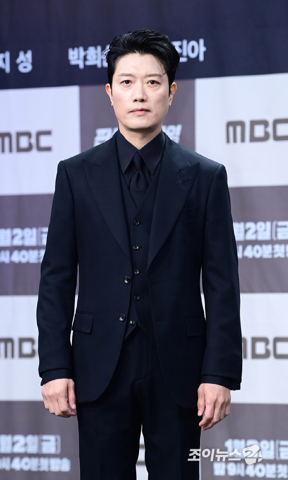 배우 박희순이 2일 오후 서울 마포구 상암동 MBC 골든마우스홀에서 열린 MBC 새 금토드라마 '판사 이한영' 제작발표회에 참석하고 있다. [사진=정소희 기자]