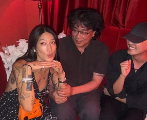 페기 구 프로듀서, 봉준호 감독, 유아인이 함께 모임에서 자리를 한 것으로 알려졌다. [사진=페기 구 SNS]