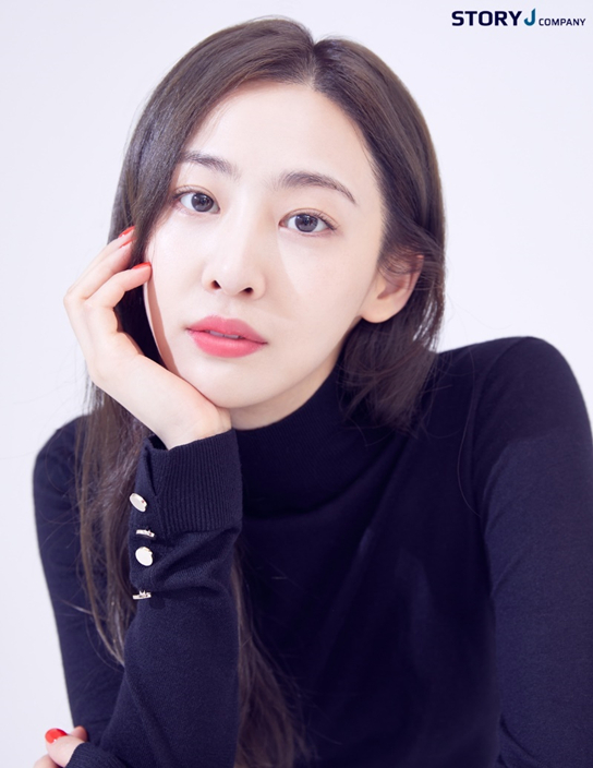 배우 김다솜이 스토리제이컴퍼니와 재계약을 체결했다. [사진=스토리제이컴퍼니]