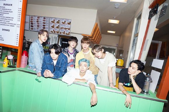 방탄소년단 '다이너마이트' 콘셉트 포토. [사진=빅히트뮤직]
