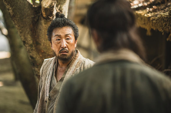 배우 로운이 디즈니+ 오리지널 '탁류'에서 열연하고 있다. [사진=월트디즈니 컴퍼니 코리아]