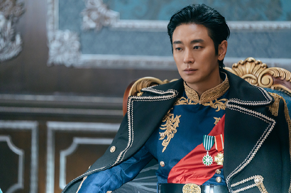 디즈니+ '재혼황후' 속 사진. [사진=디즈니+ 제공]