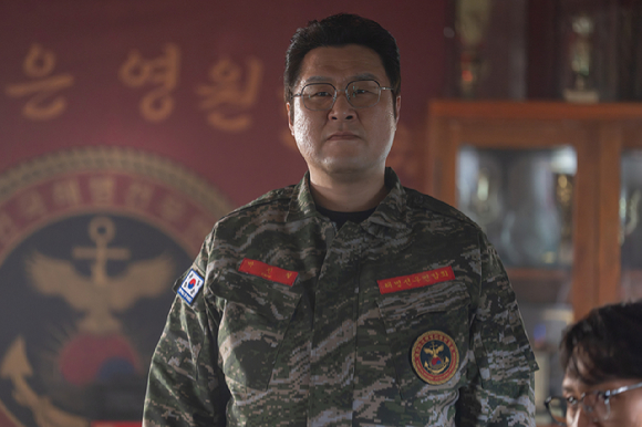 윤경호 프로필 사진 [사진=눈컴퍼니]