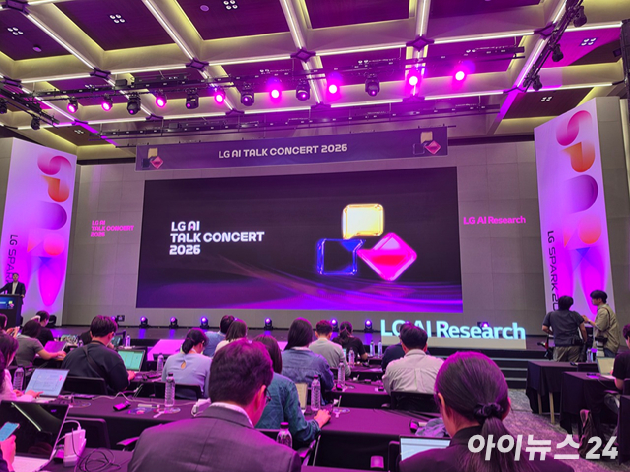 14일 서울 강서구 LG사이언스파크에서 열린 'LG AI 토크콘서트 2026'에서 관계자들이 기자들의 질문에 답하고 있다. [사진=황세웅 기자]