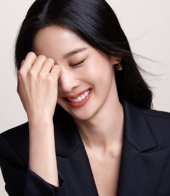 아워글래스가 배우 이청아를 모델로 발탁했다. [사진=아워글래스]