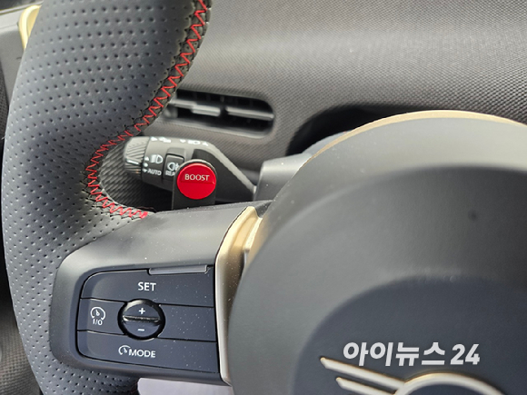 '더 뉴 올-일렉트릭 미니 JCW'. [사진=김종성 기자]