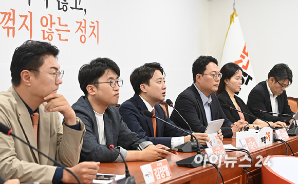 이준석 개혁신당 당대표가 9일 서울 여의도 국회에서 열린 최고위원회의에서 발언하고 있다. [사진=곽영래 기자]