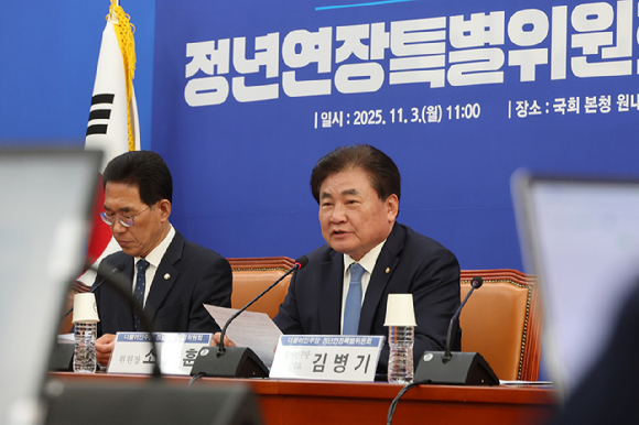 지난해 11월 3일 서울 여의도 국회에서 열린 더불어민주당 정년연장특별위원회 제1차 본위원회의에서 위원장을 맡은 소병훈 의원이 발언하고 있다. 2025.11.3 [사진=연합뉴스]
