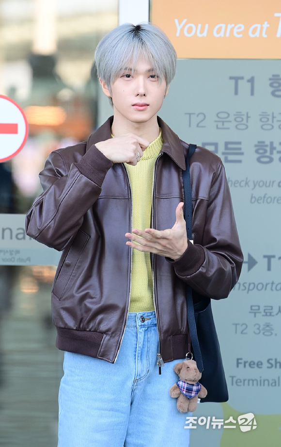 그룹 엔시티 드림(NCT DREAM) 지성이 20일 해외 일정 참석 차 인천국제공항을 통해 출국하고 있다. [사진=정소희 기자]