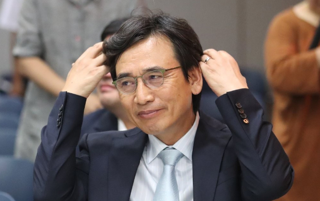 윤석열 대통령의 계엄·탄핵 정국이 불거진 가운데 지난 대선 당시 윤석열 대통령 후보를 향한 유시민 작가의 예언이 재조명 받고 있다. [사진=연합뉴스]