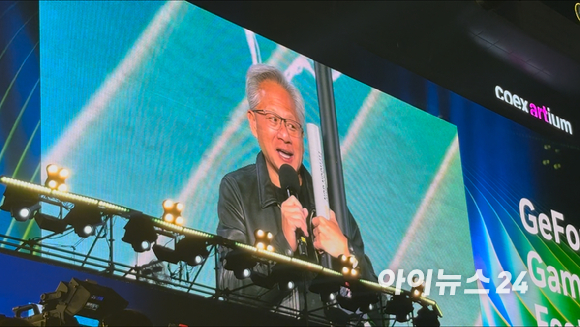 젠슨 황 엔비디아 &quot;중국이 AI 경쟁에서 미국 이길 것&quot;