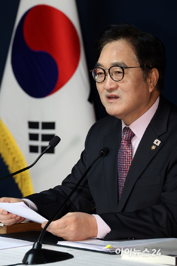 우원식 국회의장이 5일 오전 국회 사랑재에서 신년 기자회견을 하고 있다. [사진=곽영래 기자]