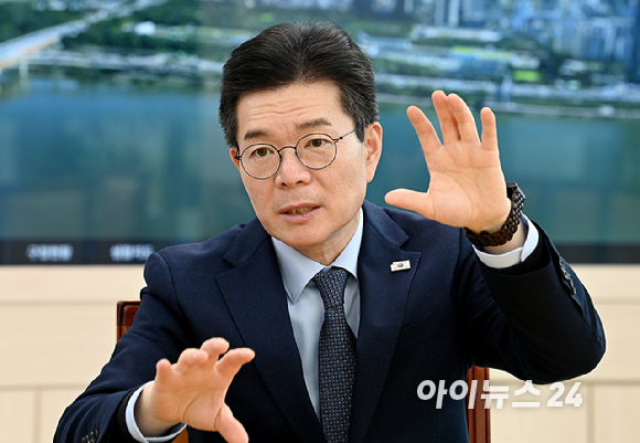 김재섭 국민의힘 의원이 11일 오후 서울 여의도 소통관에 현안관련 기자회견을 하고 있다. [사진=곽영래 기자]