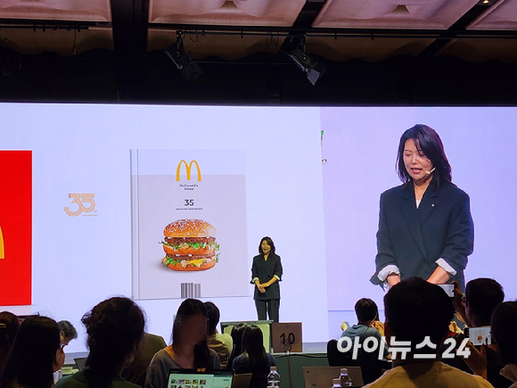 김기원 한국맥도날드 대표가 5일 서울 더 플라자 호텔에서 열린 기자간담회에서 발표하고 있다. [사진=구서윤 기자]