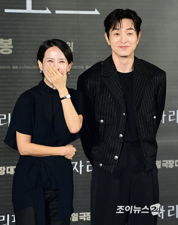 배우 조여정과 정성일이 12일 오전 서울 용산구 CGV 용산아이파크몰에서 열린 영화 '살인자 리포트'(감독 조영준) 제작보고회에 참석하고 있다. [사진=정소희 기자]