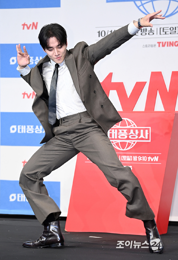 [포토] 이준호, 압구정 날라리에서 &apos;태풍상사&apos; 초보 사장으로 변신