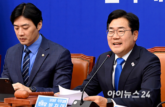 박찬대 더불어민주당 당대표 직무대행 겸 원내대표가 13일 오전 서울 여의도 국회에서 열린 최고위원회의에서 발언하고 있다. [사진=곽영래 기자]