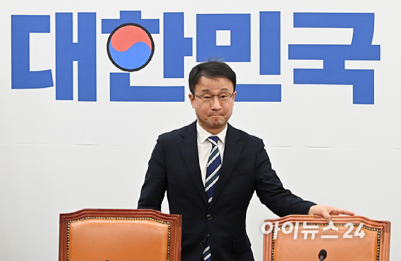 한병도 더불어민주당 원내대표가 5일 서울 여의도 국회에서 열린 정책조정회의에 참석하고 있다. [사진=곽영래 기자]