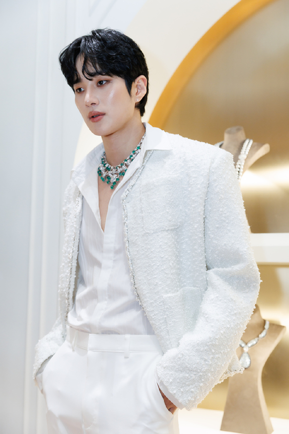 유현우가 태국 주얼리 브랜드 뷰티 젬스의 모델이 됐다. [사진=레드블랙엔터테인먼트,스튜디오JY]