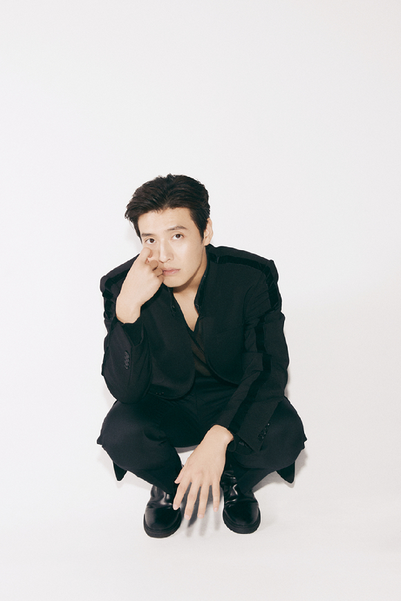 배우 강하늘이 영화 '퍼스트 라이드' 인터뷰에 앞서 포즈를 취하고 있다. [사진=(주)쇼박스]