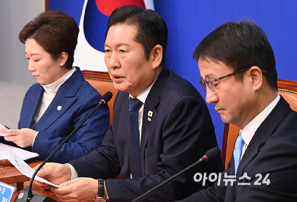 정청래 더불어민주당 대표가 23일 서울 여의도 국회에서 열린 최고위원회의에서 발언하고 있다. [사진=곽영래 기자]