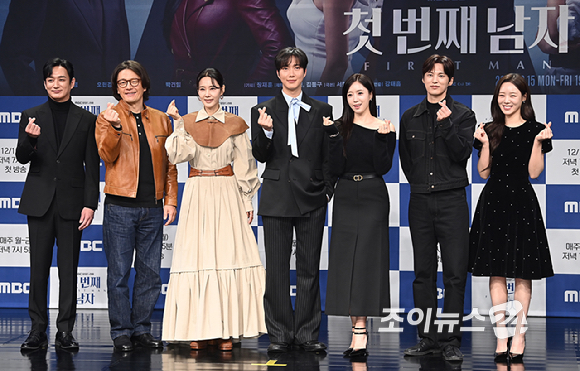 [포토] &apos;첫 번째 남자&apos; 많이 사랑해주세요