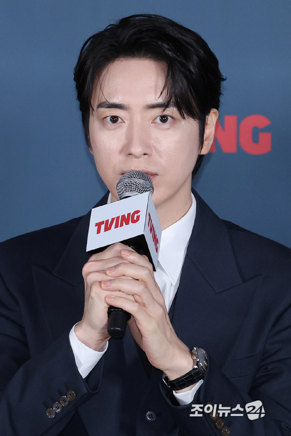 배우 이준혁이 8일 오전 서울 용산구 CGV 용산아이파크몰점에서 진행된 티빙 오리지널 '로또 1등도 출근합니다' 제작발표회에 참석해 소감을 말하고 있다. [사진=문수지 기자]