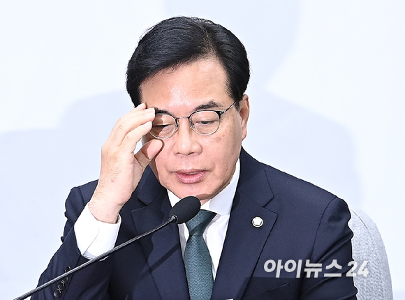 이준석 개혁신당 당대표가 28일 오전 서울 여의도 국회에서 열린 최고위원회의에서 발언하고 있다. [사진=곽영래 기자]