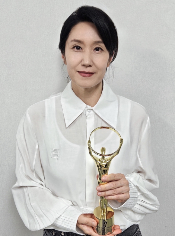 배우 박미현이 말레이시아 국제 영화제에서 여우조연상을 수상했다. [사진=새벽엔터테인먼트]